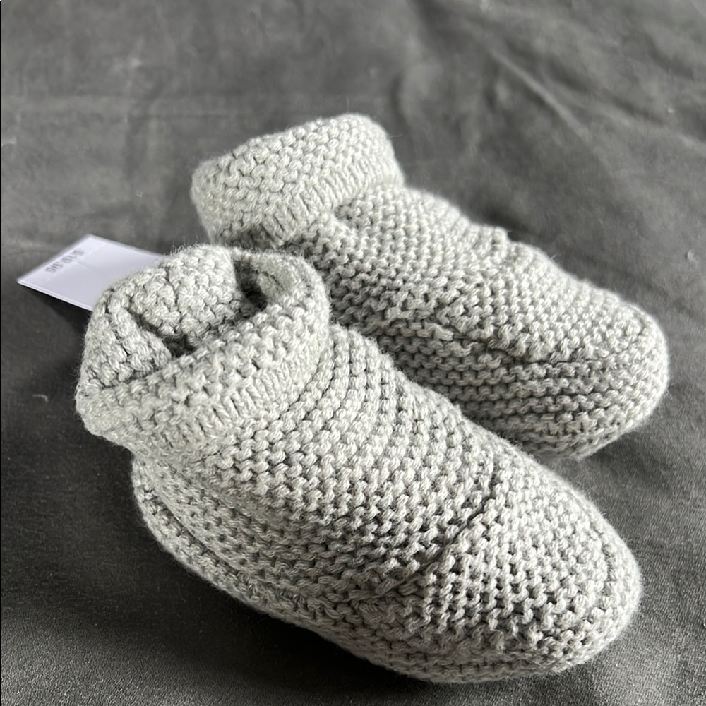 NWT Cozy Gray Knit Baby Booties